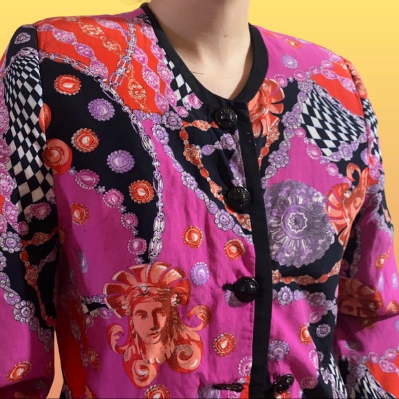 Louben Loud Shoulder-Padded Crop Blazer - Picture 3 of 4